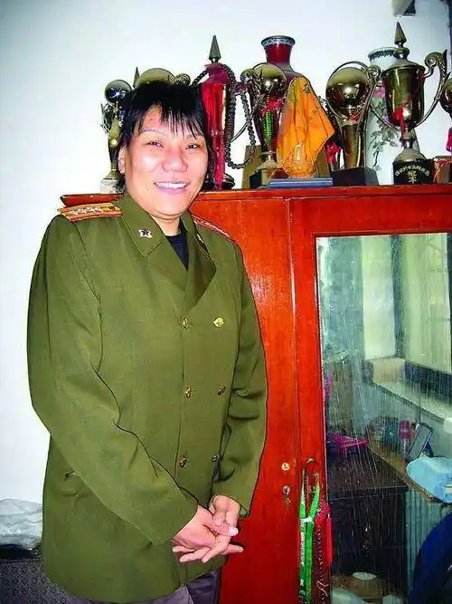女篮名将郑海霞:大校军衔,却嫁身高1米9的街道临时工,现状如何_王传文