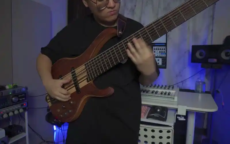 【肥宅弹琴手记】7弦贝斯短曲:thumping/双手点弦/select picking