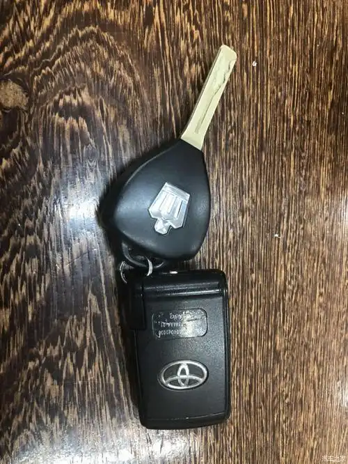 请问下12代直板皇冠标钥匙哪里有买