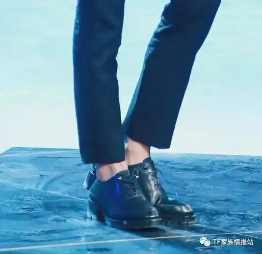 易烊千玺脚裸苏倒一片!脚踝也可以单独出道