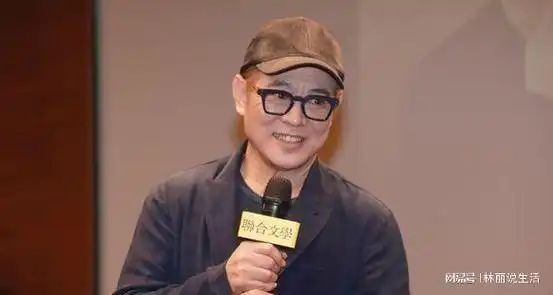 李连杰携女赴台牙齿发黑自曝身体差女儿脱发严重疑抑郁症加重