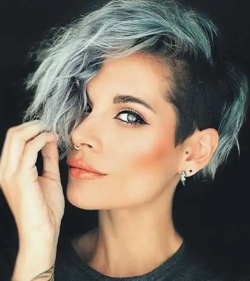 走中性路线的女生剪个短发最合适,发型酷酷哒,看起来特别时髦个性.