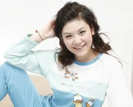 【图】05年超女萌萌哒赵静怡 整容后换了一张脸