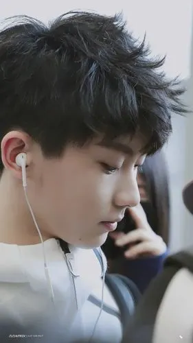 十八楼国风少年马嘉祺,第一个视频是他第一次尝试跳现代舞.