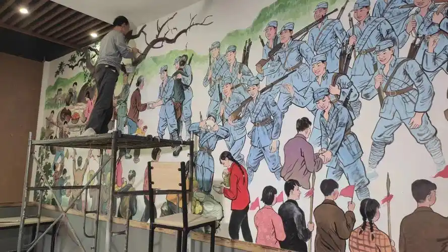 登封画家陈金平妙笔绘就红色壁画军民情深