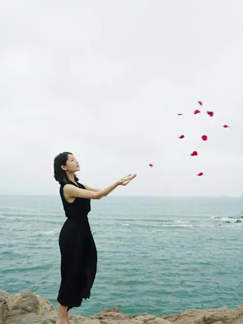 海边拍照姿势大全|如何拍出有情绪的海边人像大片 91这组片是我在