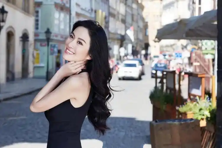 43岁叶璇上热搜,新作擦边卖肉蹭热度,网友直言女神也摆烂了_腾讯新闻