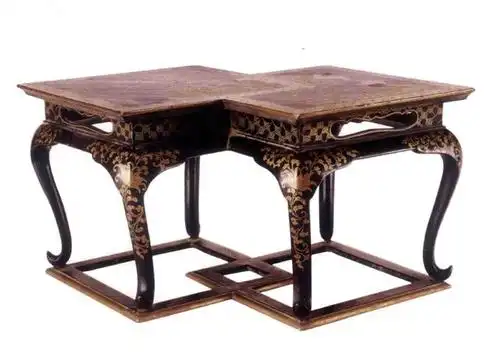 【黑漆描金山水楼阁方胜式香几】 造型美观,为清代家具之精品.
