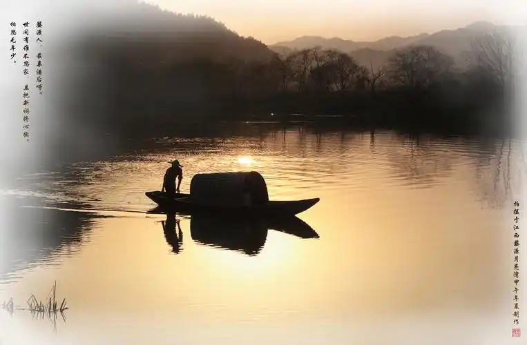 月亮湾的悠悠渔船