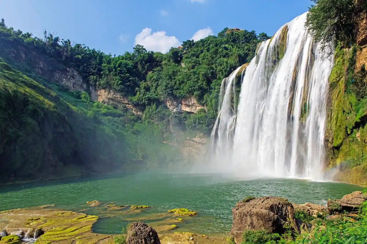 98  91夏天来了,炎热的天气让人只想逃离城市的酷热,去寻找一片