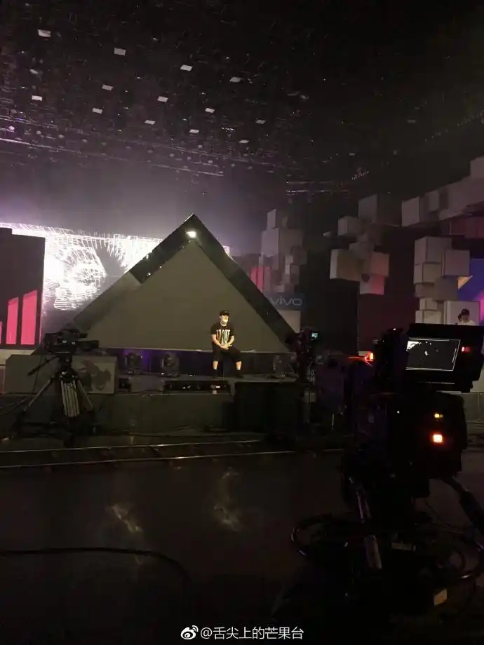 王嘉尔快乐大本营##王嘉尔papillon#明晚见