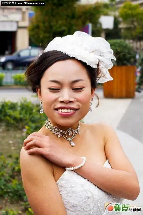 凤姐穿婚纱后的妩媚