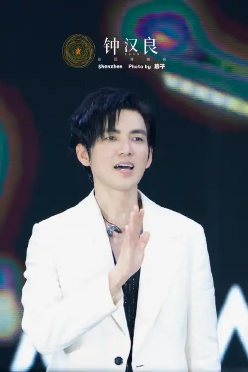 钟汉良超话#钟汉良o巡回演唱会##钟汉良深圳演唱会#虽然哇哇这次是