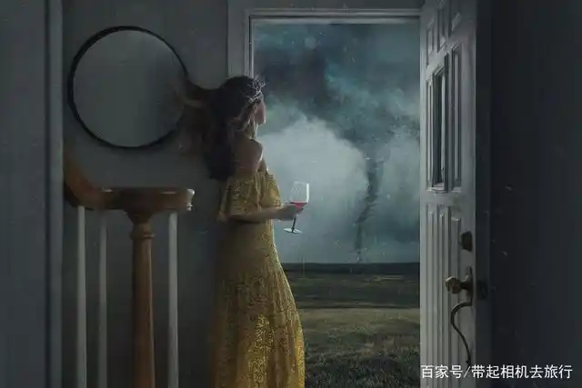 孤独,不安,压抑,这个摄影师的作品很"暗黑"