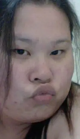 我家盖房子邻居不让盖然后故意把粪水浇到新砖块上还打我父母