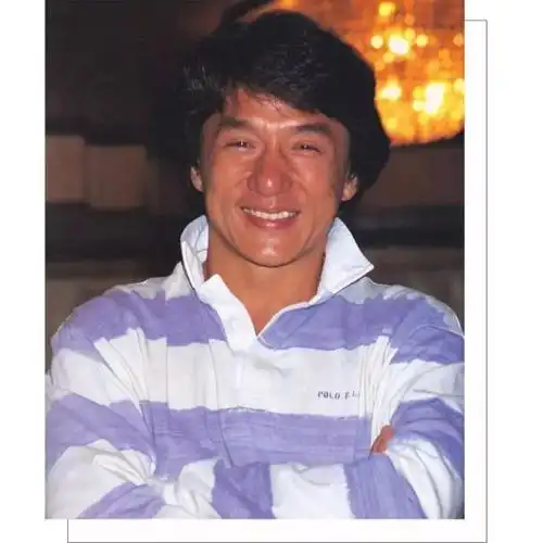 六,老当益壮 帅气加倍你以为成龙大哥的帅气只是因为好身材和年轻的