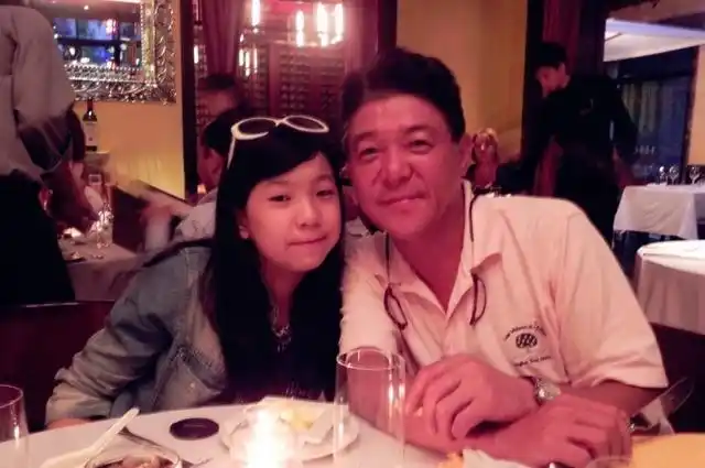 长相太随爹!爆歌手姜育恒21岁女儿近照,与妻相爱33年很幸福