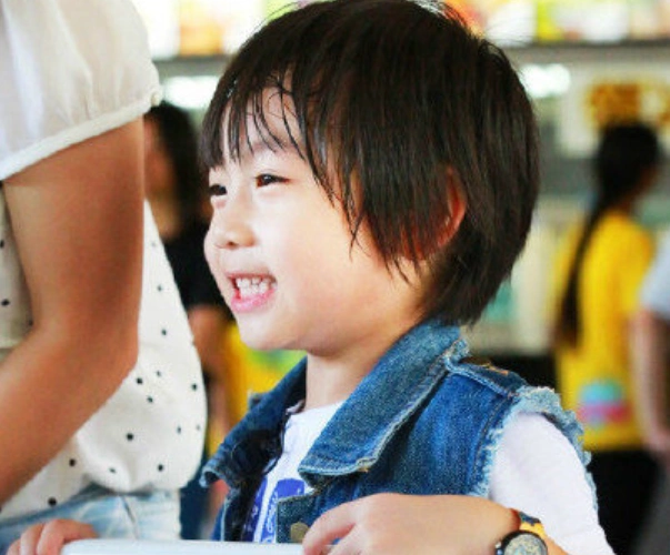 林志颖儿子罕见露面,11岁身高达到一米七,近照帅成热搜第一|kimi|爸爸