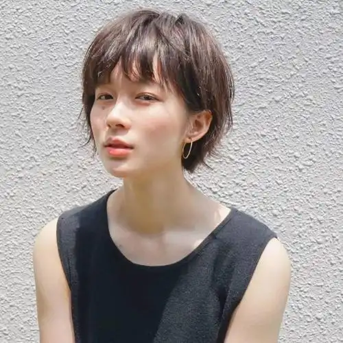 气质又有女人味的短发发型!