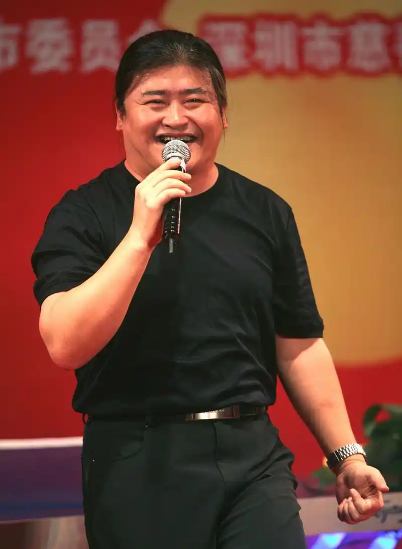 55岁歌王刘欢病情恶化#,#助我上热门#,还以为刘欢很老了,没想到才55