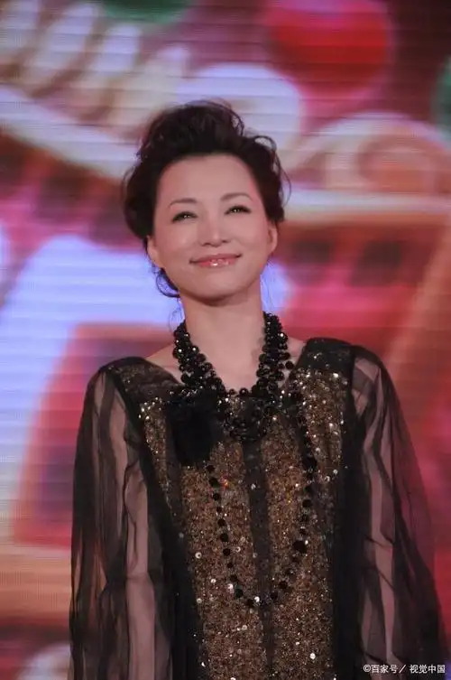 49岁主持人董卿要"查无此人"?作品全部下架,再无翻身的机会