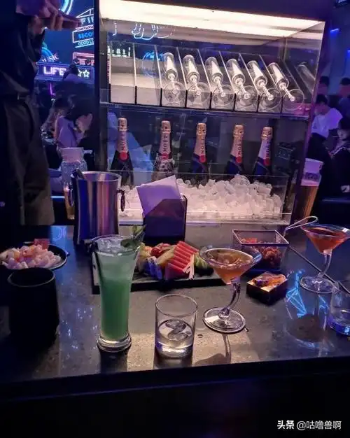 first x 酒吧 地址:金沙江路1685号16幢