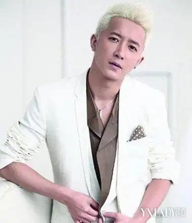 希望喜欢白色头发的朋友可以从这些发型中找了一些扎白发的感觉