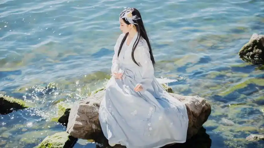 仙气飘飘的古风汉服美女唯美写真,高清壁纸图片,大陆美女-回车桌面