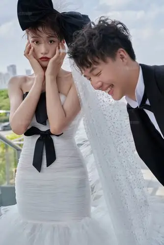 高级感城市街拍婚纱照在南宁就安排一组吧