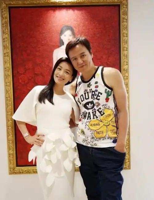 张庭儿女为林瑞阳庆生女儿颜值低像妈妈林瑞阳沧桑像爷爷