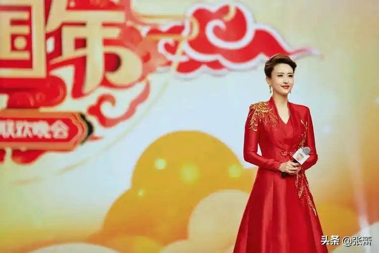 张蕾无缘央视牛年春晚转身接替周涛成了山东卫视春晚的主持人