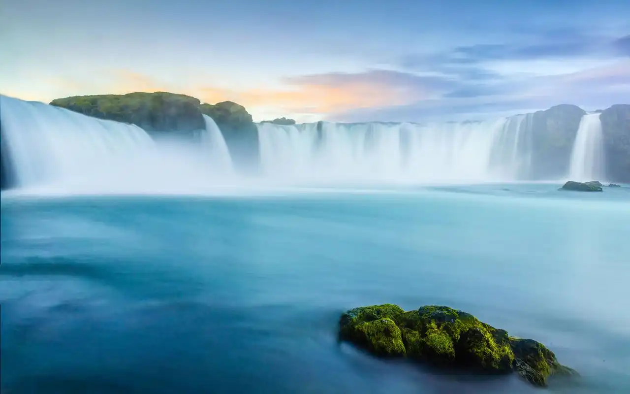 网罗最热门的明星,美女,卡通等图片,美桌网把热门壁纸图片推荐给您,让