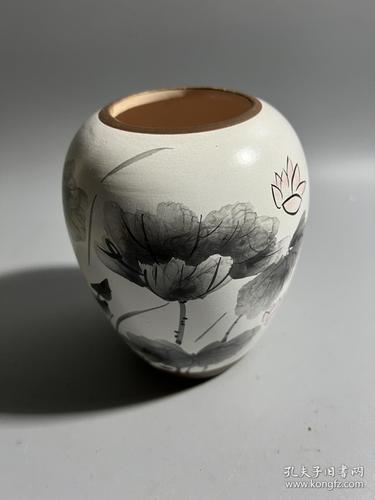 现代陶艺荷花小罐一只