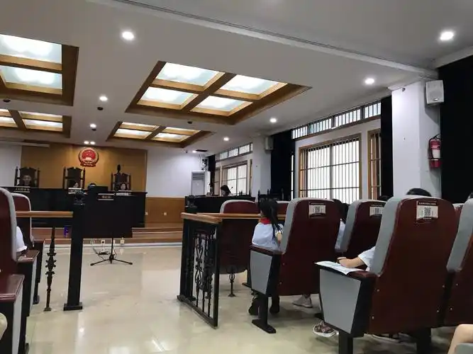 走进法院,体验法庭