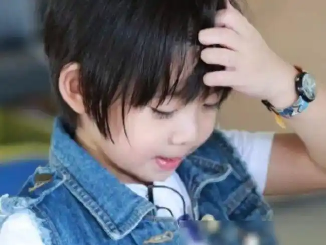 kimi真会长专挑父母好基因继承如今12岁帅成翻版蔡徐坤