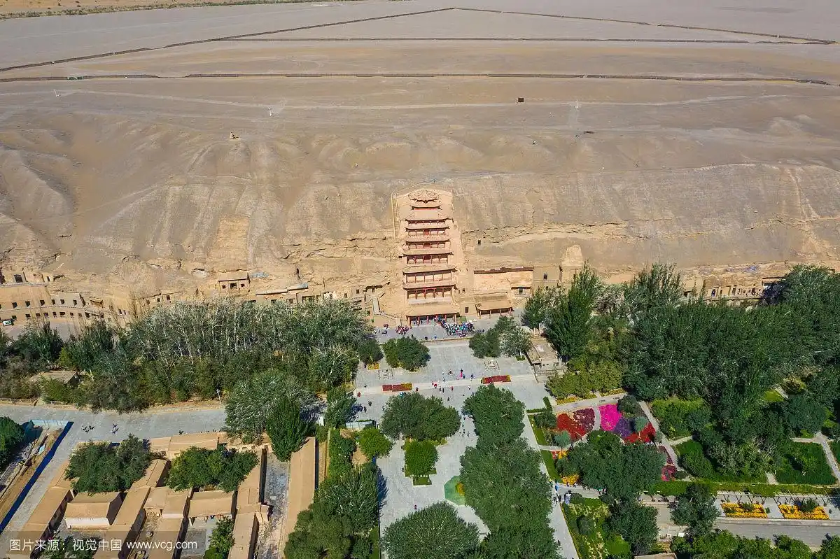 航拍甘肃省酒泉市敦煌莫高窟的九层楼建筑