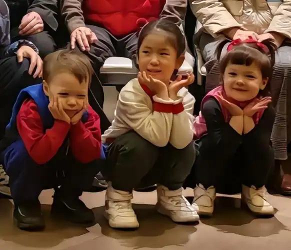 撒贝宁3岁龙凤胎正面曝光,漂亮可爱五官像妈妈,爸爸只有参与奖