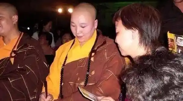 歌手李娜曾经不顾亲人流泪劝阻出家25年后她如今现状如何