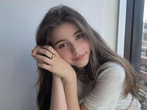 主要原因就是颜值高,男生帅气女生漂亮可爱,而两国混血已经很难得了