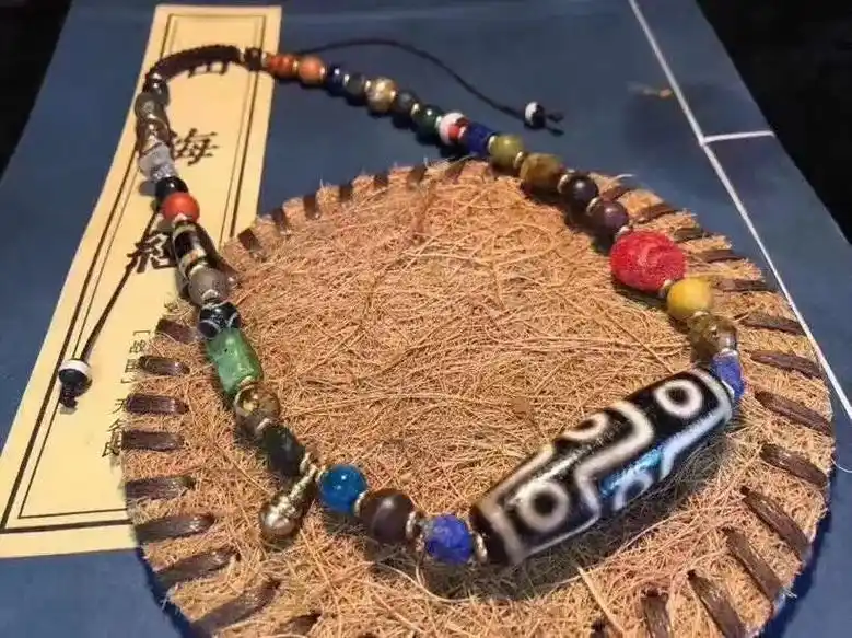 藏区回流老气【九眼老天珠】风化剥蚀马蹄纹清晰呈现 - 抖音