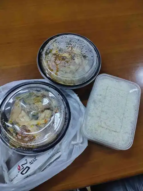 打分 晚上加班,叫了个外卖,包装很好,东西也干净,是我喜欢的口味