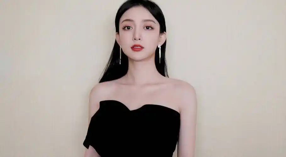 原创美女歌手汪小敏颜值身材才华都不差为什么就不红呢