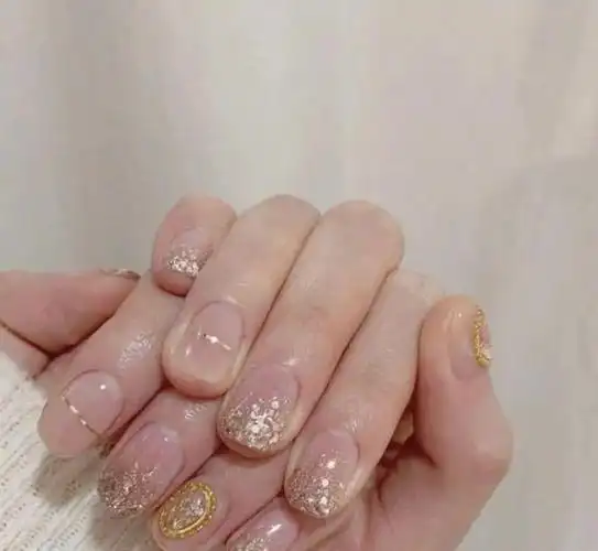 100款新年开运美甲!时髦又显白,短甲也能做!_网易订阅