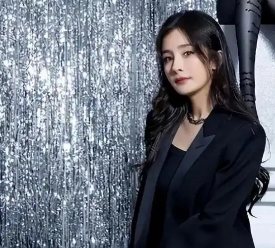 明星曝出的圈中内幕,一个比一个离谱,饭桌陪吃仅是冰山一角罢了|陈红