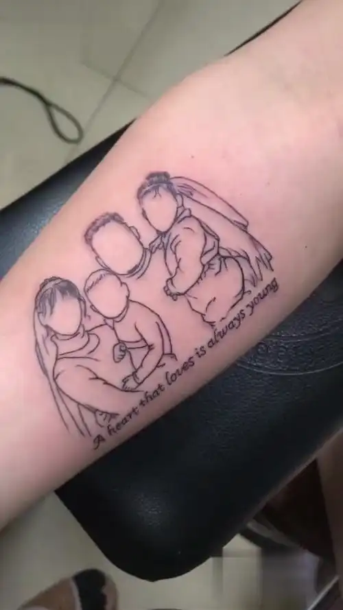 美女纹的一家四口的照片合影,欢迎朋友们交流!