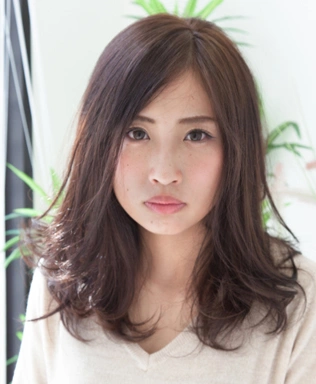 女生中长碎发发型图片 蓬松味道尽显潮流(2)