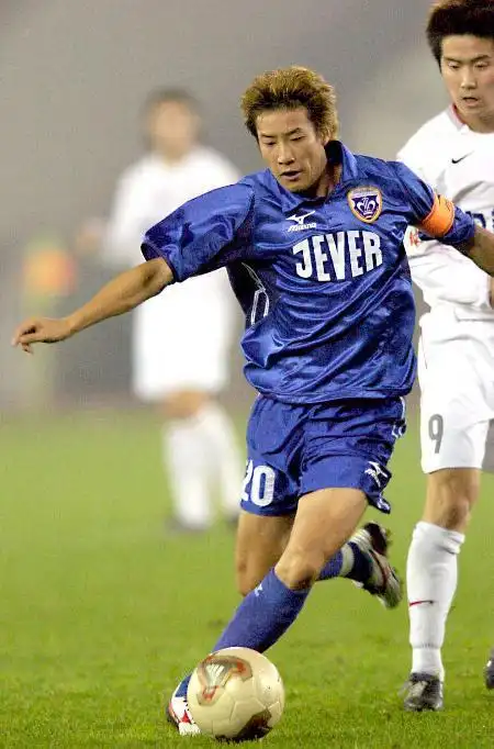 图文四川冠城63辽宁中誉邹侑根起脚射门