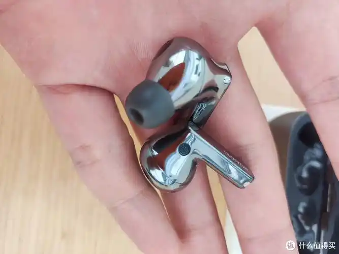 数码杂谈篇七十二华为freebudspro2真无线蓝牙耳机闪闪发亮的外观真