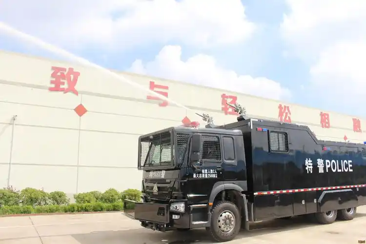 火力迅猛格仑特防暴水炮车霸气亮相多地公安系统