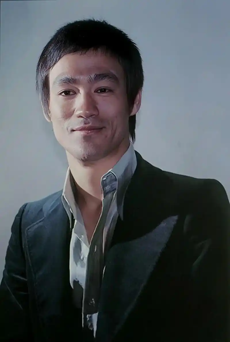 1972年5月18日,李小龙刚从意大利罗马拍完《猛龙过江》( - 抖音